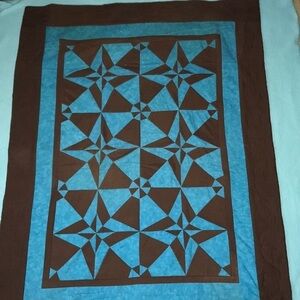 QUILT- Hand made lap size 🎄Host pick🎄